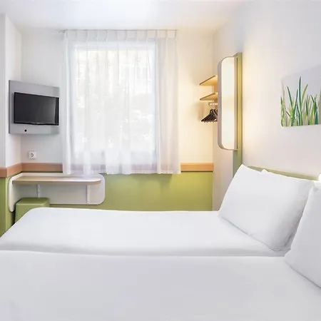 Plaza Mozart Hotel 4*