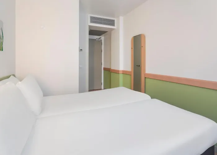 Hotell Plaza Mozart Zaragoza